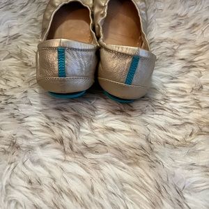 METALLIC CHAMPAGNE
SIZE 9 Gently used